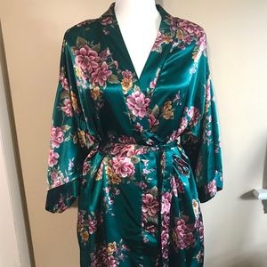 🌹 3/$15 Teal Floral Satin Robe